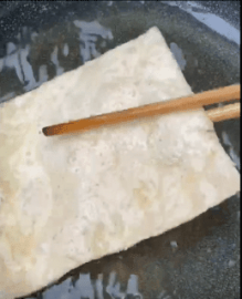 bánh nở trong lúc chiên